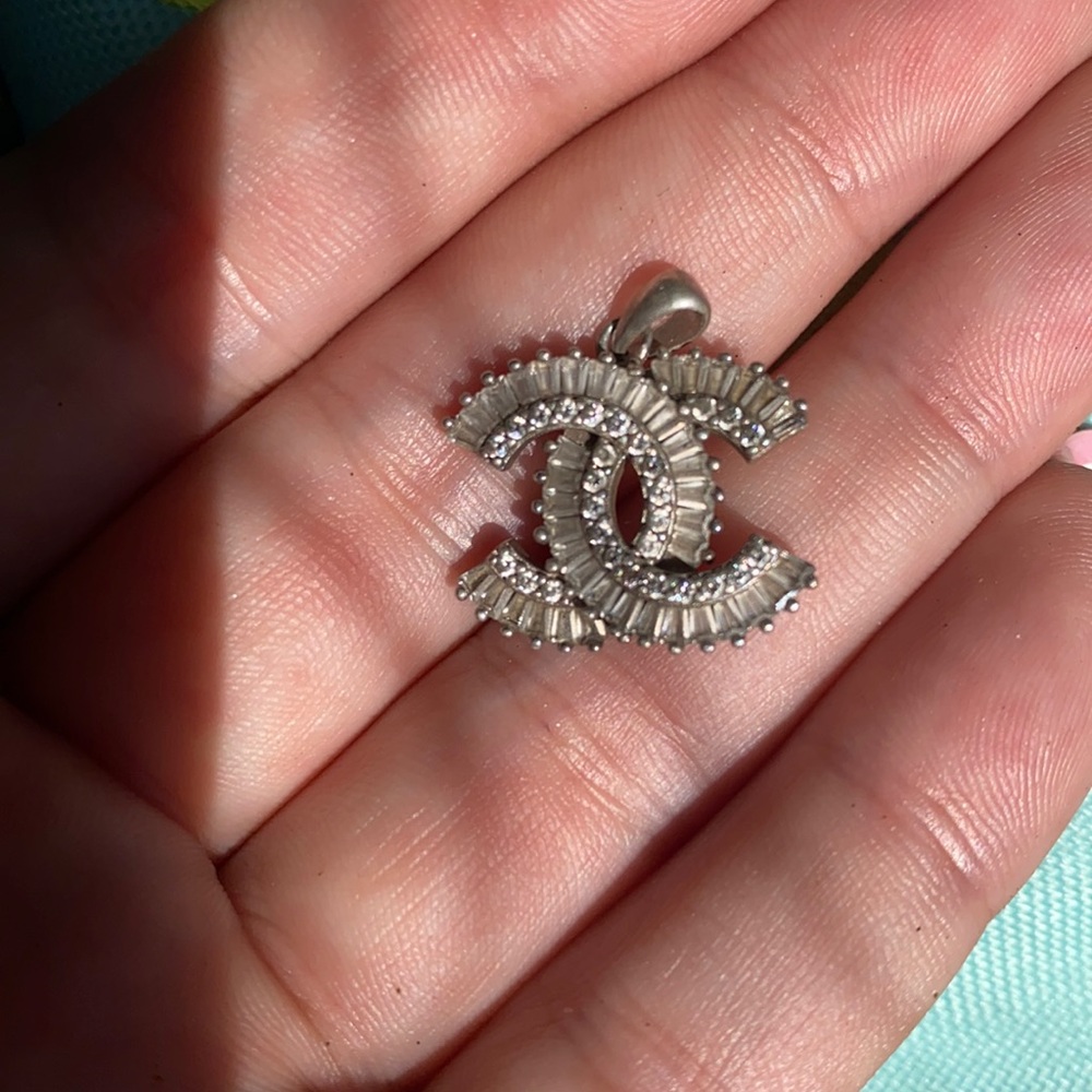 Chanel pendant
